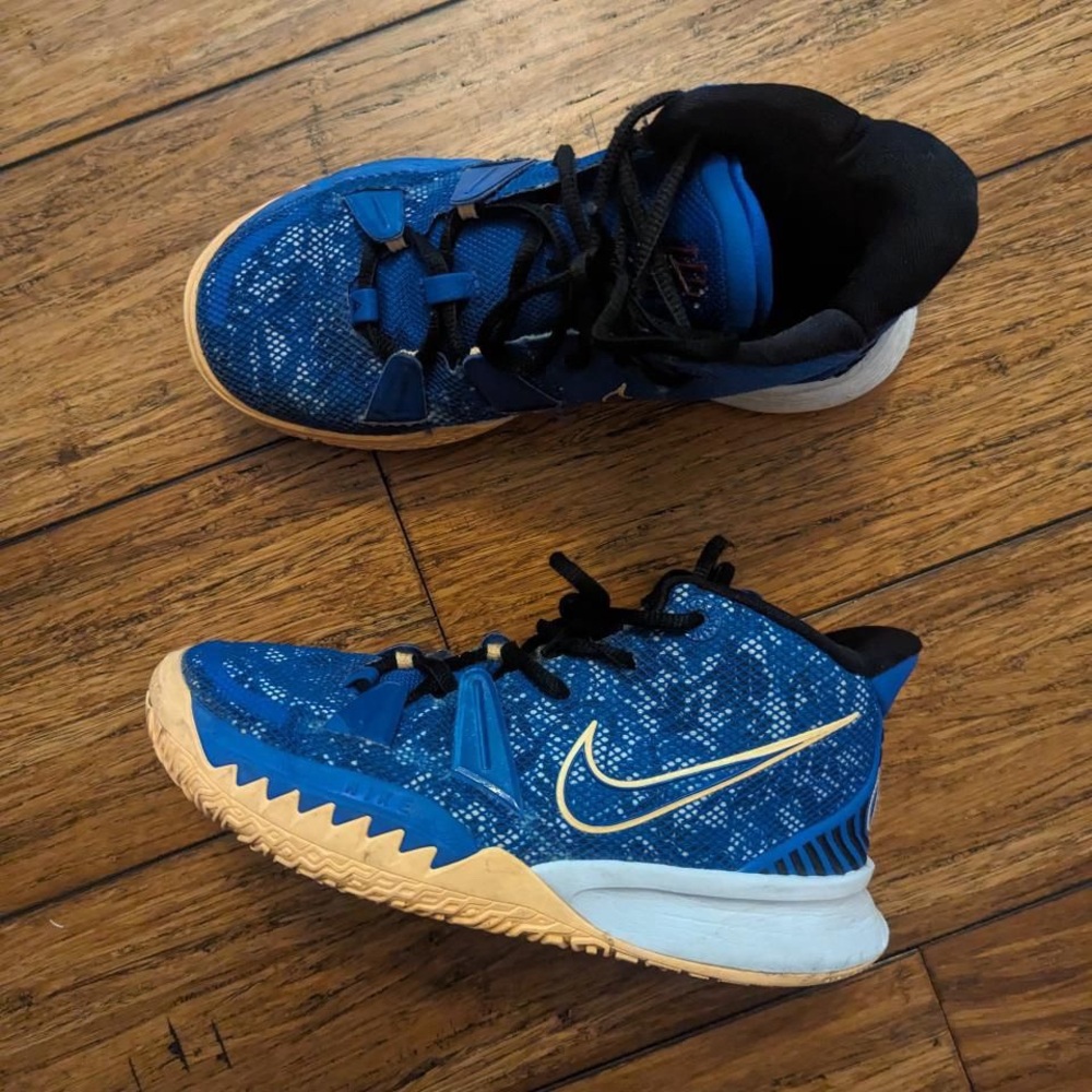 Youth Size 4 Kyrie Irving Nike Basketball Shoes